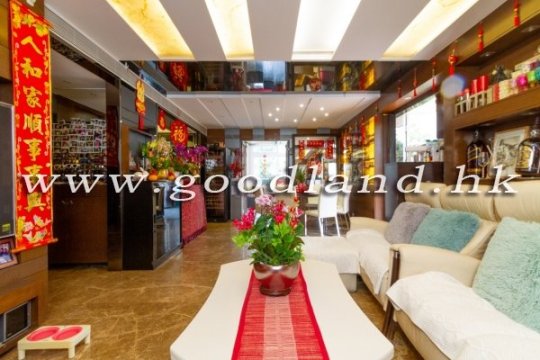 Sai Kung Mid Level Detached Village House for Sale | Huge Garden & Multi Parking