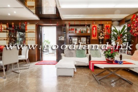 Sai Kung Mid Level Detached Village House for Sale | Huge Garden & Multi Parking
