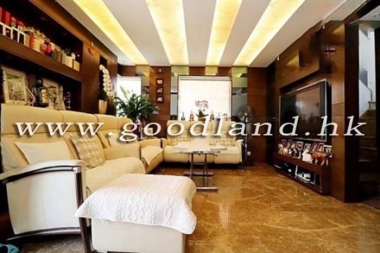 Sai Kung Mid Level Detached Village House for Sale | Huge Garden & Multi Parking