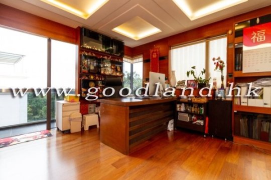 Sai Kung Mid Level Detached Village House for Sale | Huge Garden & Multi Parking