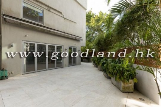 Sai Kung Mid-levels Village House for Sale | Garden & Equipped Kitchen