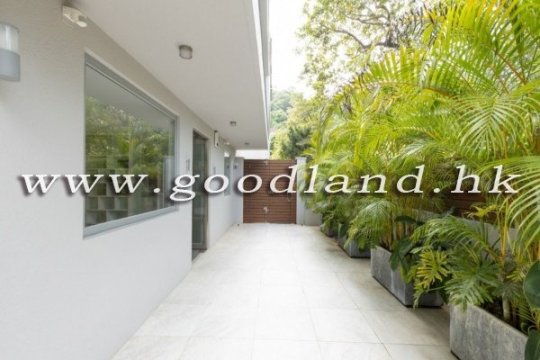 Sai Kung Mid-levels Village House for Sale | Garden & Equipped Kitchen