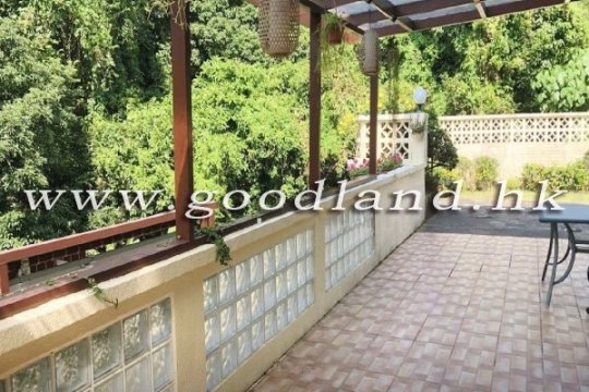 Sai Kung End-unit Detached House for Sale | Lawn Garden, Mountain and Greenery View