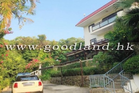 Sai Kung End-unit Detached House for Sale | Lawn Garden, Mountain and Greenery View