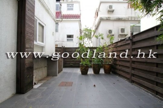 Sai Kung Lower Duplex Village House for Sale | Green View, Parking &amp; 3 Bedrooms