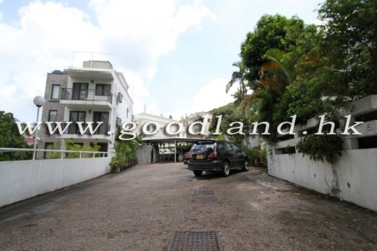 Sai Kung Village House for Sale | Deeded Parking, Front and Back Yards & 3 En-suites