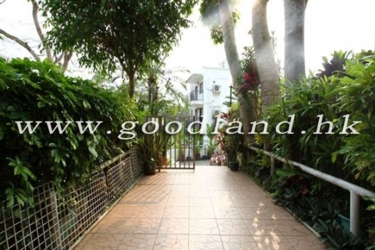 Sai Kung Village House for Sale | Deeded Parking, Front and Back Yards & 3 En-suites