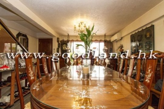 Sai Kung Village House for Sale | Deeded Parking, Front and Back Yards & 3 En-suites