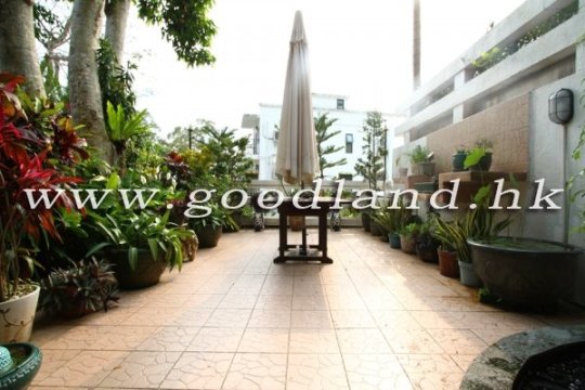 Sai Kung Village House for Sale | Deeded Parking, Front and Back Yards & 3 En-suites