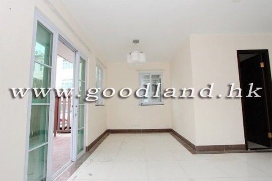 Convenient Location | Sai Kung Village House for Rent