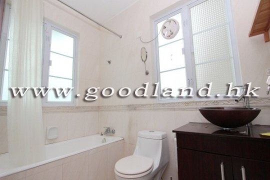 Convenient Location | Sai Kung Village House for Rent