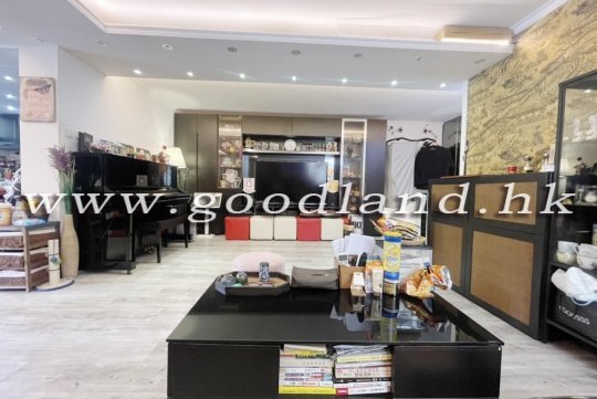 【Sai Kung Village House For Sale】3-BR 2-Suite Fenced Garden