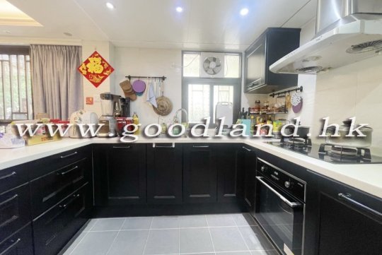 【Sai Kung Village House For Sale】3-BR 2-Suite Fenced Garden