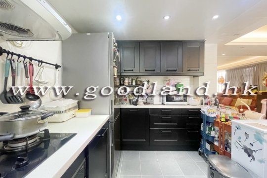 【Sai Kung Village House For Sale】3-BR 2-Suite Fenced Garden