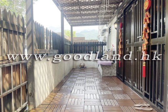 【Sai Kung Village House For Sale】3-BR 2-Suite Fenced Garden