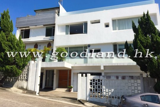【Clear Water Bay Villa For Sale】Newly Renovated 3-BR (1 En-suite) Near MTR