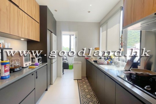 【Clear Water Bay Villa For Sale】3-BR (1 En-suite) Near MTR | Prime Location
