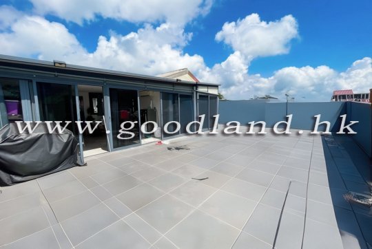【Clear Water Bay Villa For Sale】3-BR (1 En-suite) Near MTR | Prime Location
