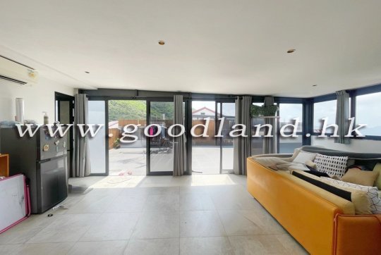 【Clear Water Bay Villa For Sale】3-BR (1 En-suite) Near MTR | Prime Location