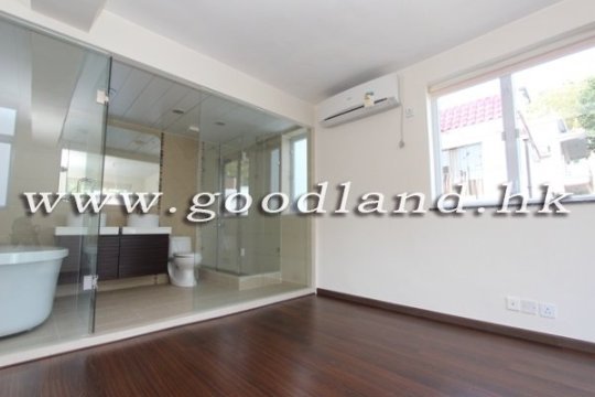 Sai Kung Convenient Location Village House for Sale