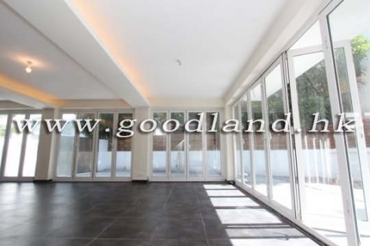 Sai Kung Convenient Location Village House for Sale