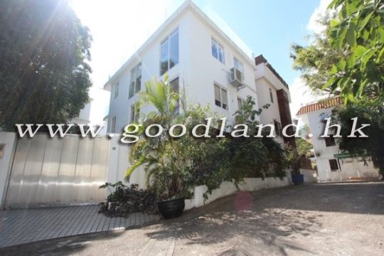 Sai Kung Convenient Location Village House for Sale