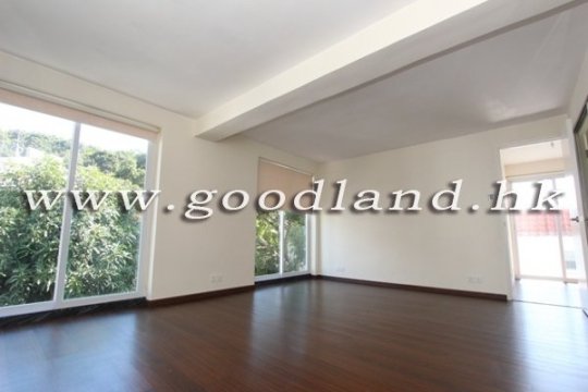 Sai Kung Convenient Location Village House for Sale