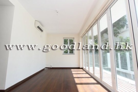Sai Kung Convenient Location Village House for Sale