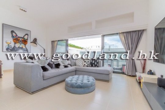 Clear Water Bay End-Unit Villa With Terrace Garden For Sale