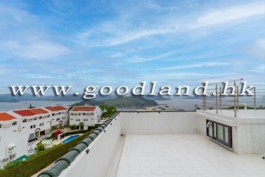 Clear Water Bay End-Unit Villa With Terrace Garden For Sale
