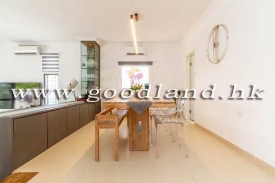Clear Water Bay End-Unit Villa With Terrace Garden For Sale