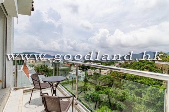 Clear Water Bay End-Unit Villa With Terrace Garden For Sale