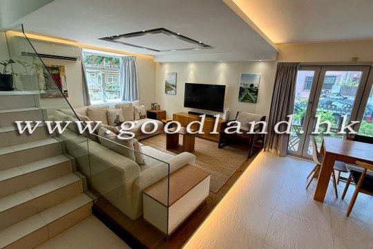 【Sai Kung Upper Duplex Village House】3-BR with Private Roof | Open View