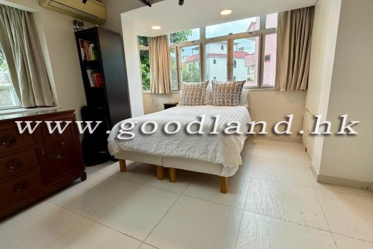 【Sai Kung Upper Duplex Village House】3-BR with Private Roof | Open View