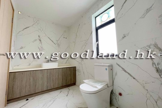 【Sai Kung Sea View Village House For Sale】Tasteful 4-BR Dual Suites & Helper Room
