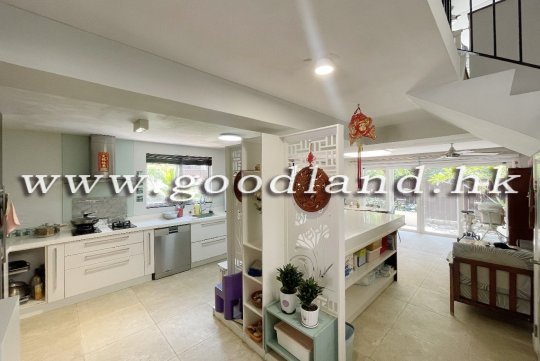 SAI KUNG VILLAGE HOUSE | EXPAT COMMUNITY WITH COMMUNAL POOL