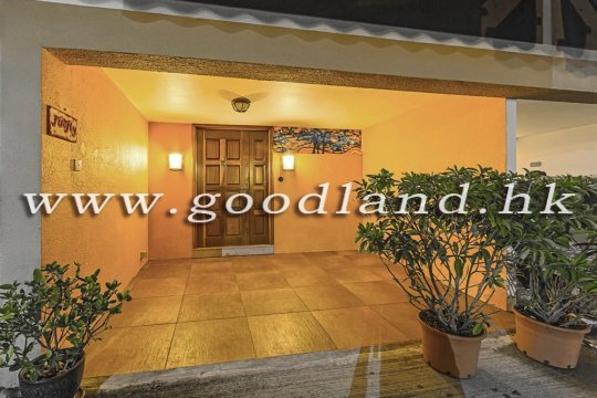 Sai Kung Villa For Sale | Family Home with Communal Pool