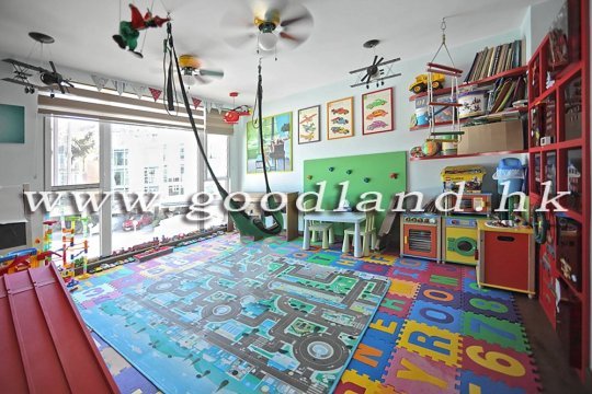 Sai Kung Villa For Sale | Family Home with Communal Pool