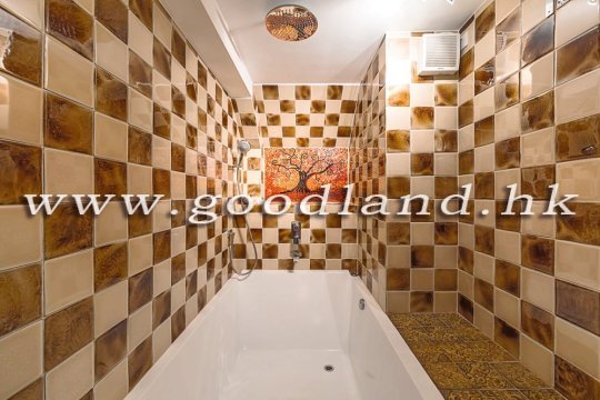 Sai Kung Villa For Sale | Family Home with Communal Pool