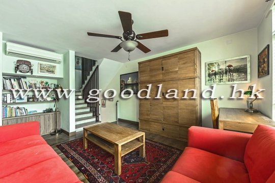 Sai Kung Villa For Sale | Family Home with Communal Pool