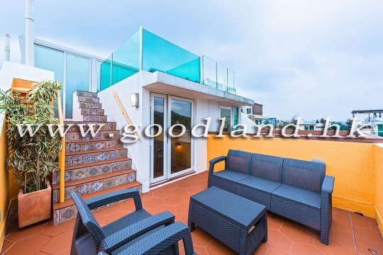 Sai Kung Villa For Sale | Family Home with Communal Pool