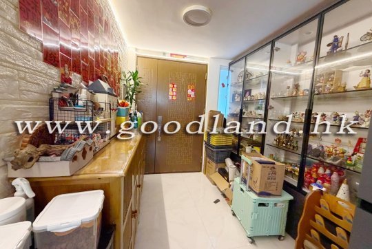 Sai Kung Villa Royale for Sale | Attractive Asking Price & Communal Pool